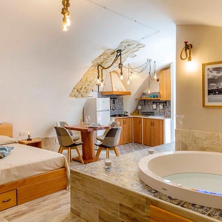 Il Galletto Viola, Luxury Room & Suite Палаццоло-Акреиде Экстерьер фото